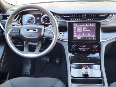 2025 Jeep Grand Cherokee Laredo 4x2