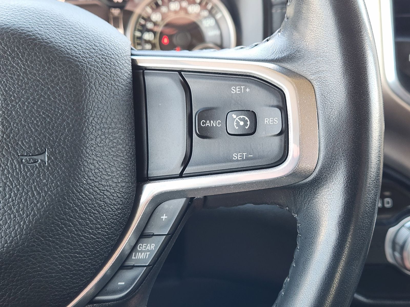 2022 RAM Ram 1500 Laramie Crew Cab 4x2 5'7' Box