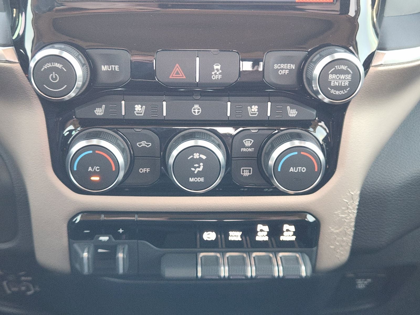 2022 RAM Ram 3500 Laramie Crew Cab 4x4 6'4' Box