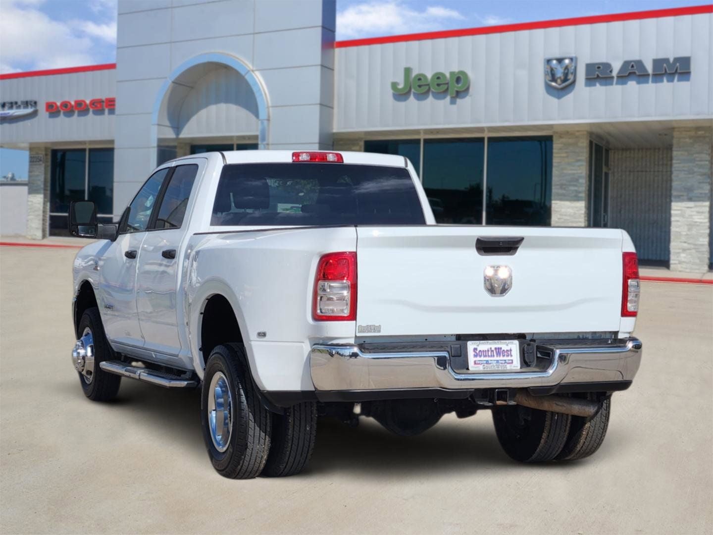 2024 RAM Ram 3500 Big Horn Crew Cab 4x4 8' Box