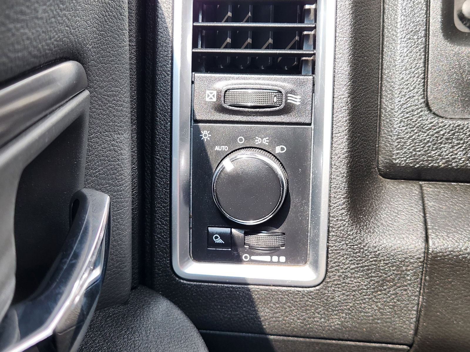 2023 RAM 1500 Classic SLT Crew Cab 4x4 5'7' Box