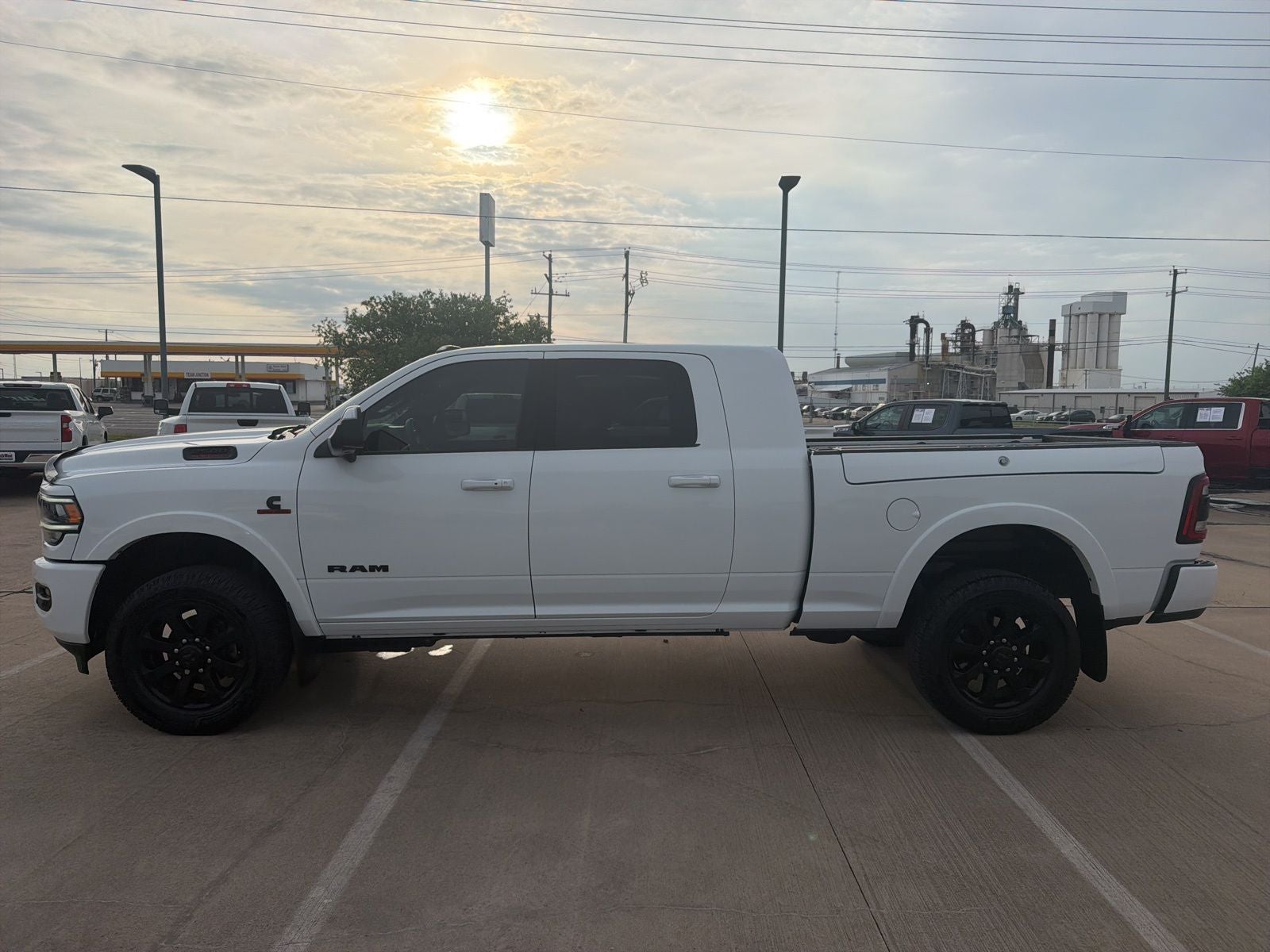 2022 RAM Ram 2500 Laramie Mega Cab 4x4 6'4' Box