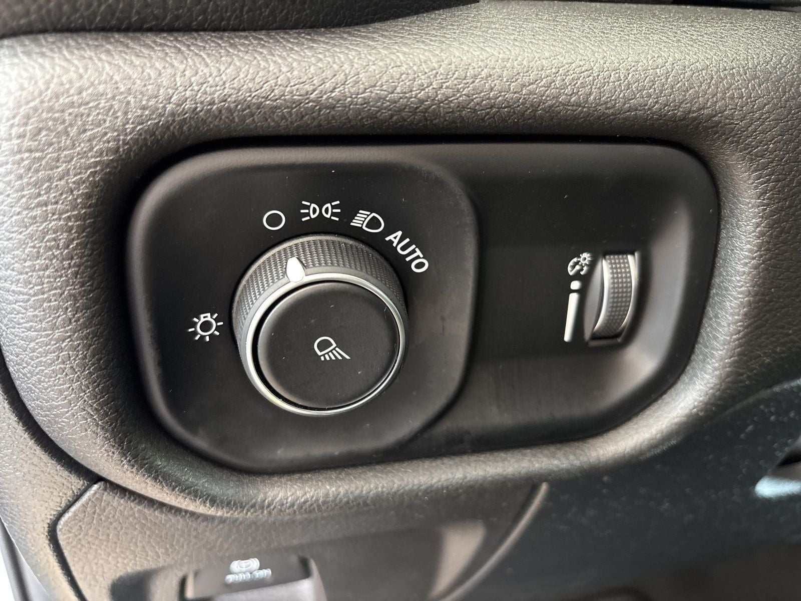 2022 RAM Ram 1500 Tradesman Crew Cab 4x2 6'4' Box