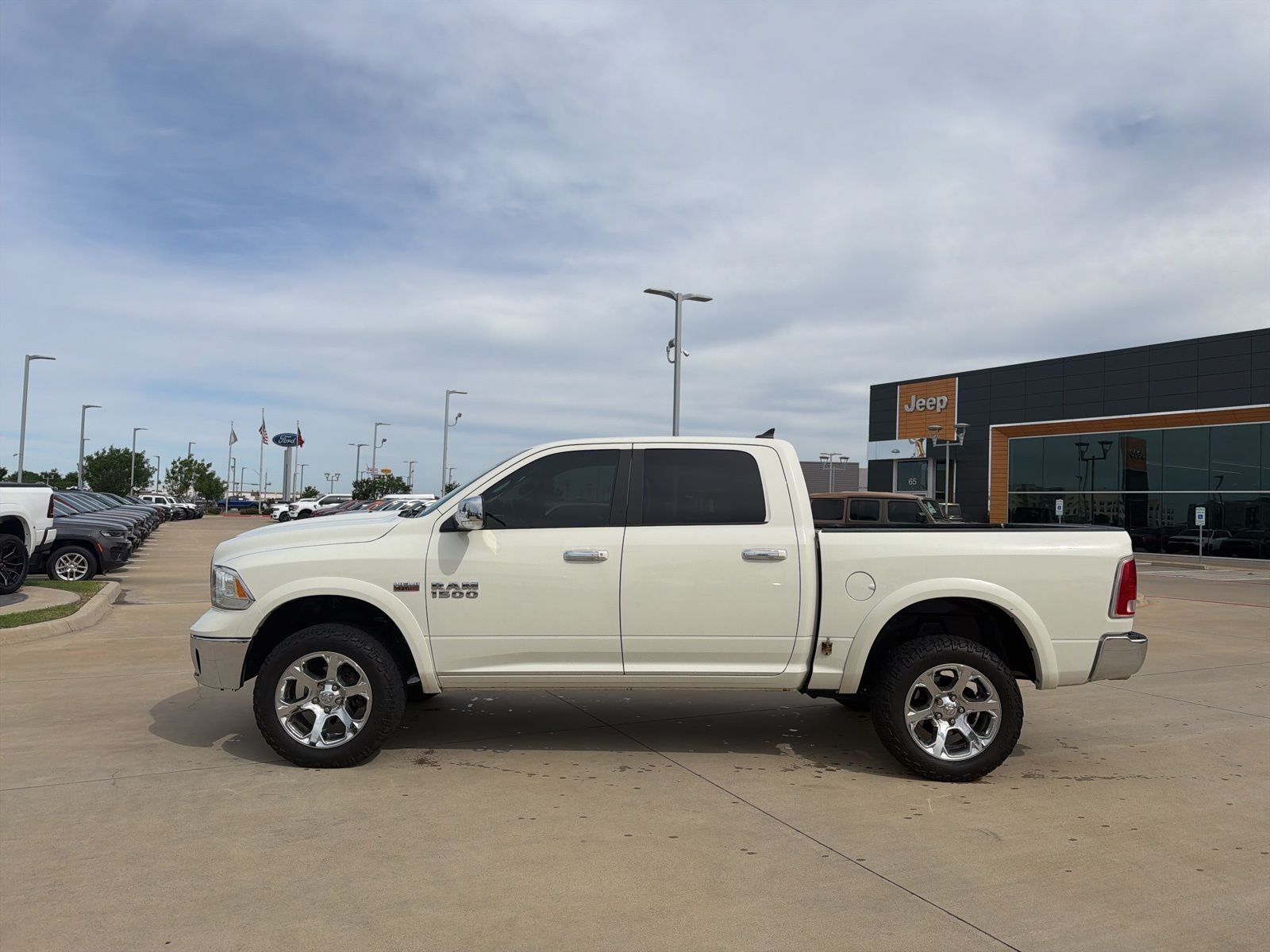 2017 RAM Ram 1500 Laramie Crew Cab 4x4 5'7' Box