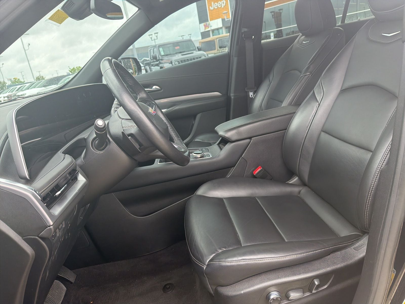 2024 Cadillac XT4 FWD Premium Luxury