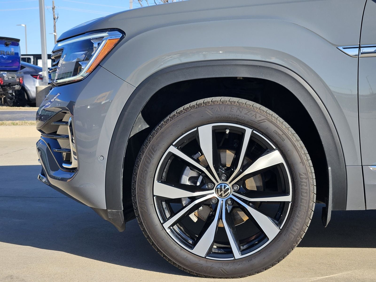 2025 Volkswagen Atlas 2.0T SEL Premium R-Line