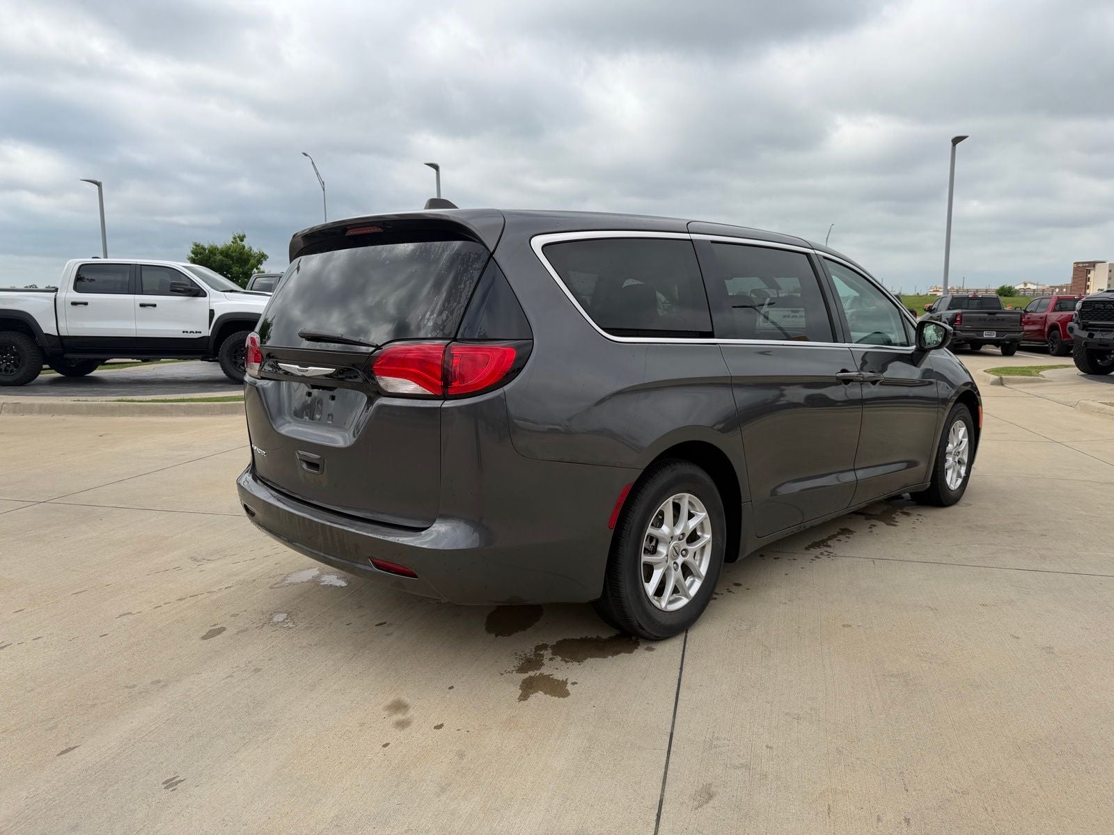 2022 Chrysler Voyager LX