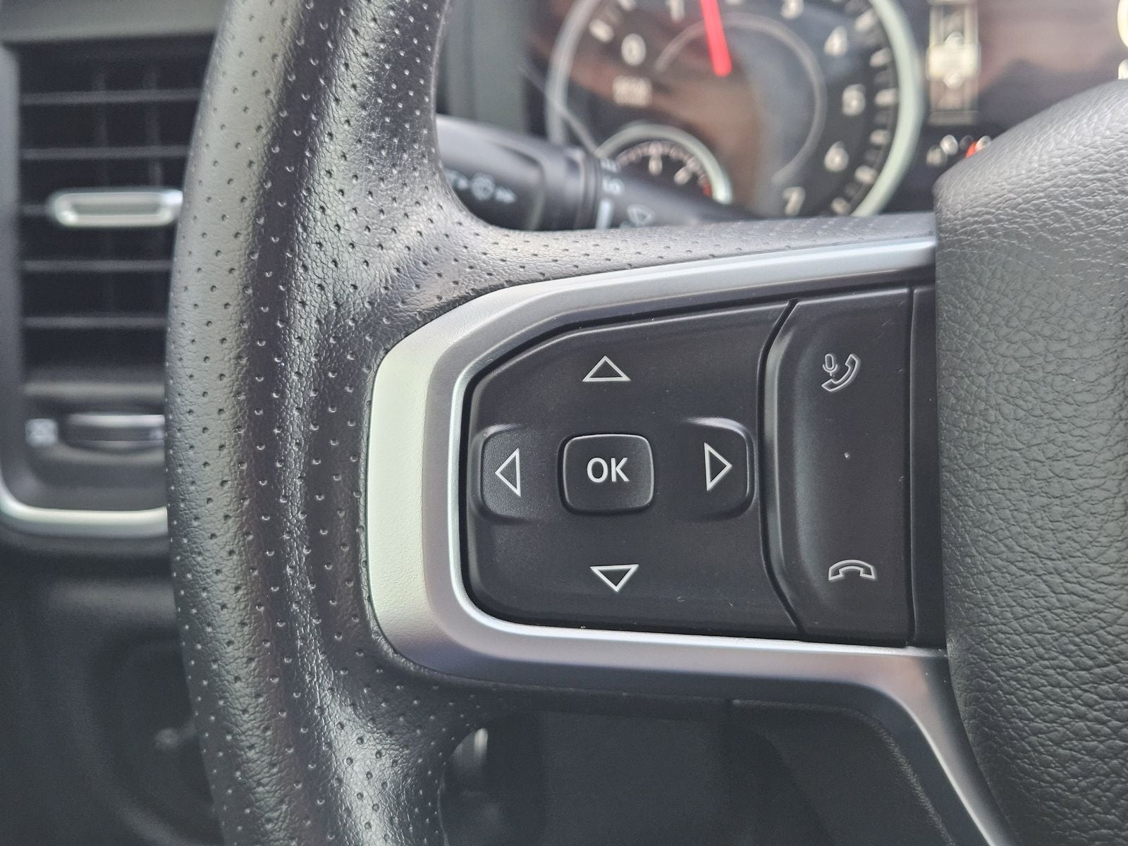 2026 RAM Ram 1500 Express Crew Cab 4x4 5'7' Box