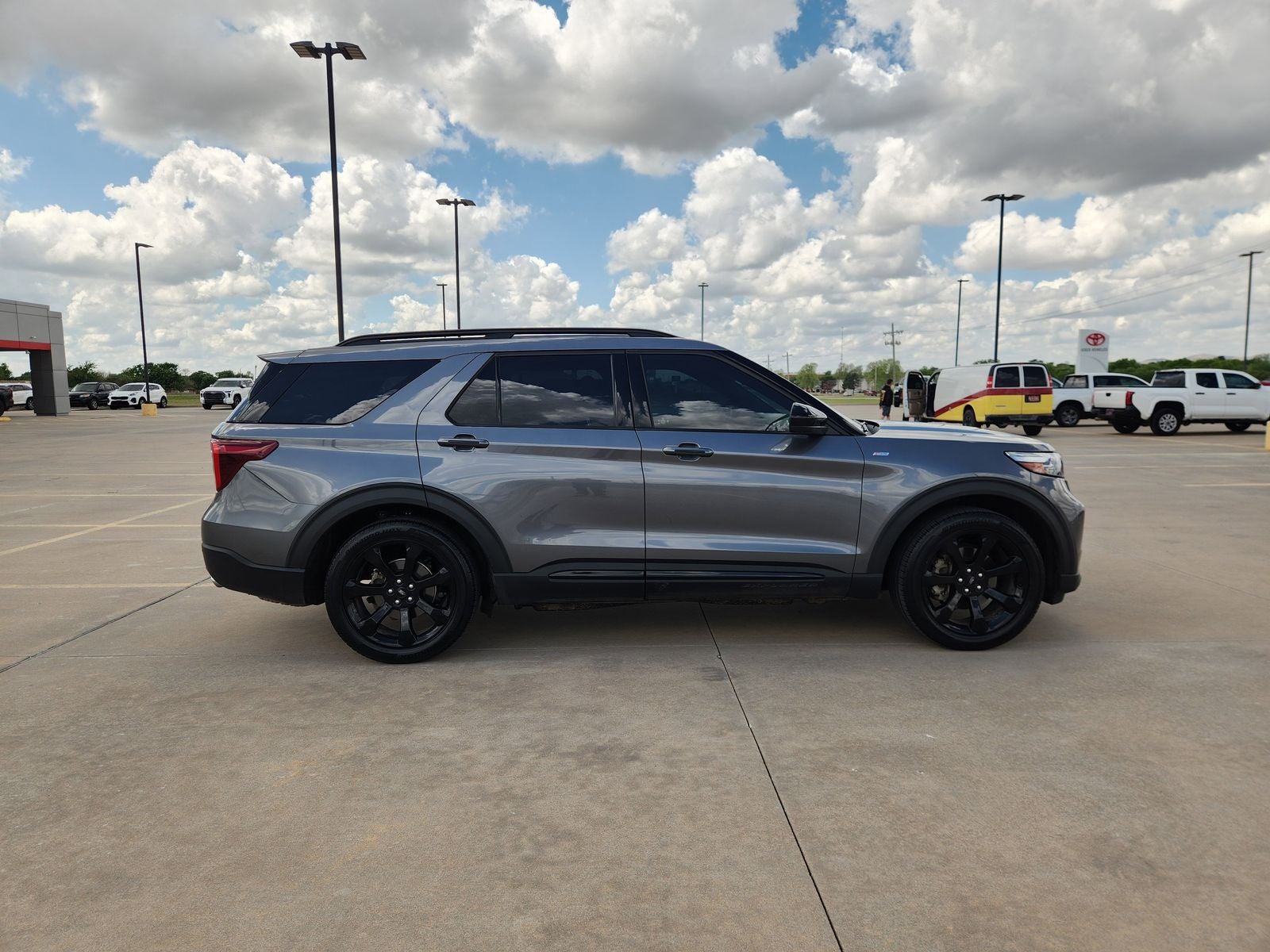 2023 Ford Explorer ST-Line