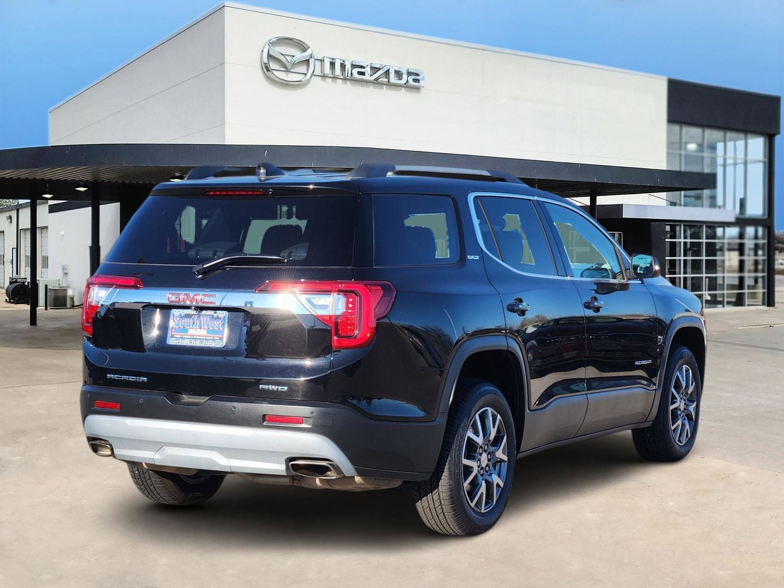2023 GMC Acadia SLT