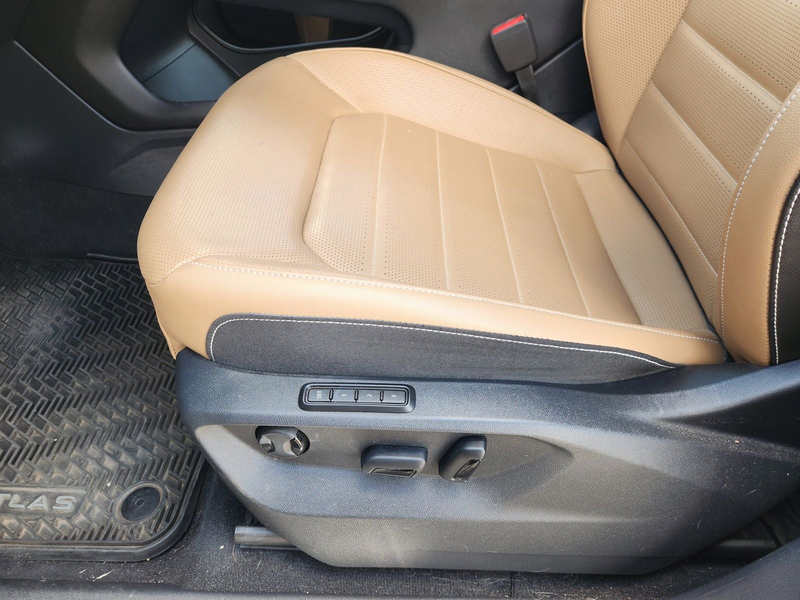 2025 Volkswagen Atlas Cross Sport 2.0T SEL R-Line Black