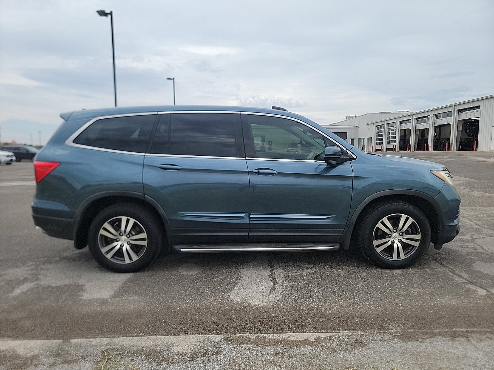 2017 Honda Pilot EX-L w/Rear Entertainment System