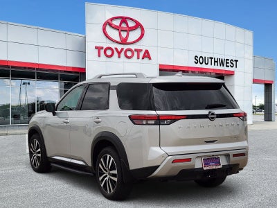 2025 Nissan Pathfinder Platinum