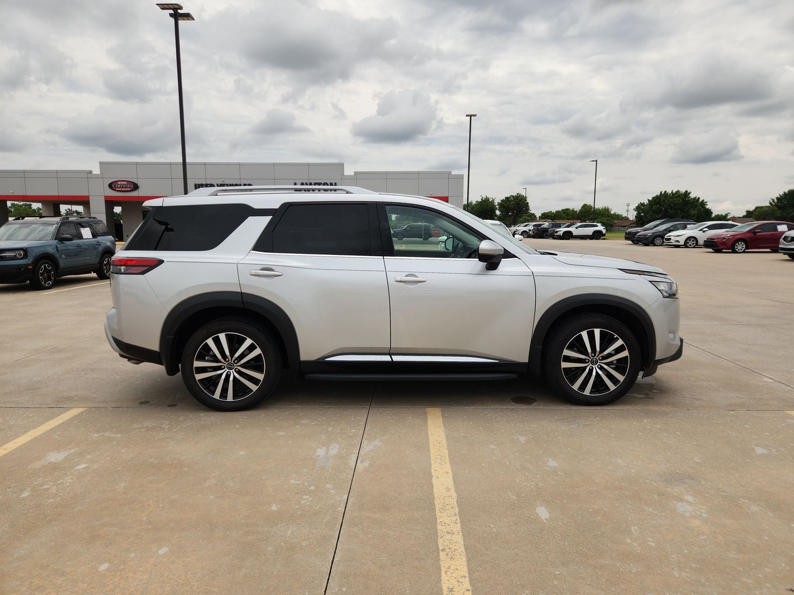 2025 Nissan Pathfinder Platinum
