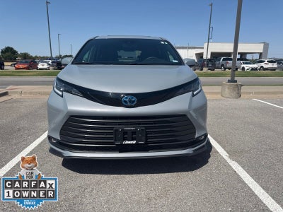 2025 Toyota Sienna Woodland Edition 7 Passenger