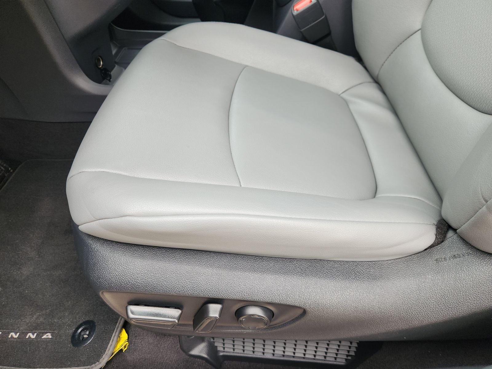 2023 Toyota Sienna XLE 8 Passenger