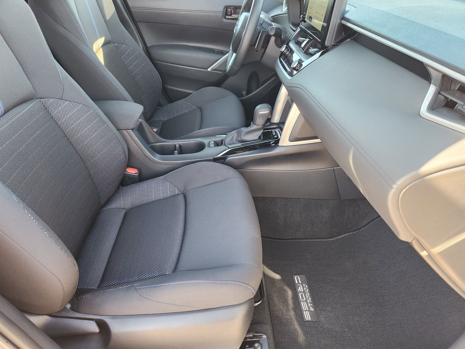 2025 Toyota Corolla Cross Hybrid SE