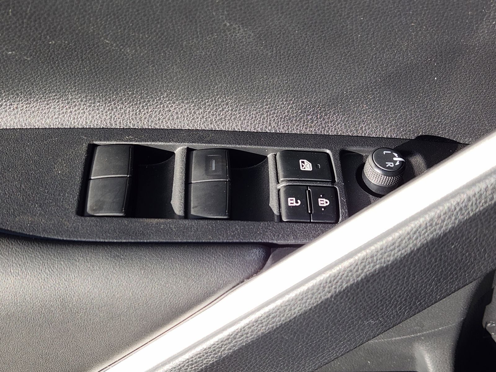 2025 Toyota Corolla Cross Hybrid SE