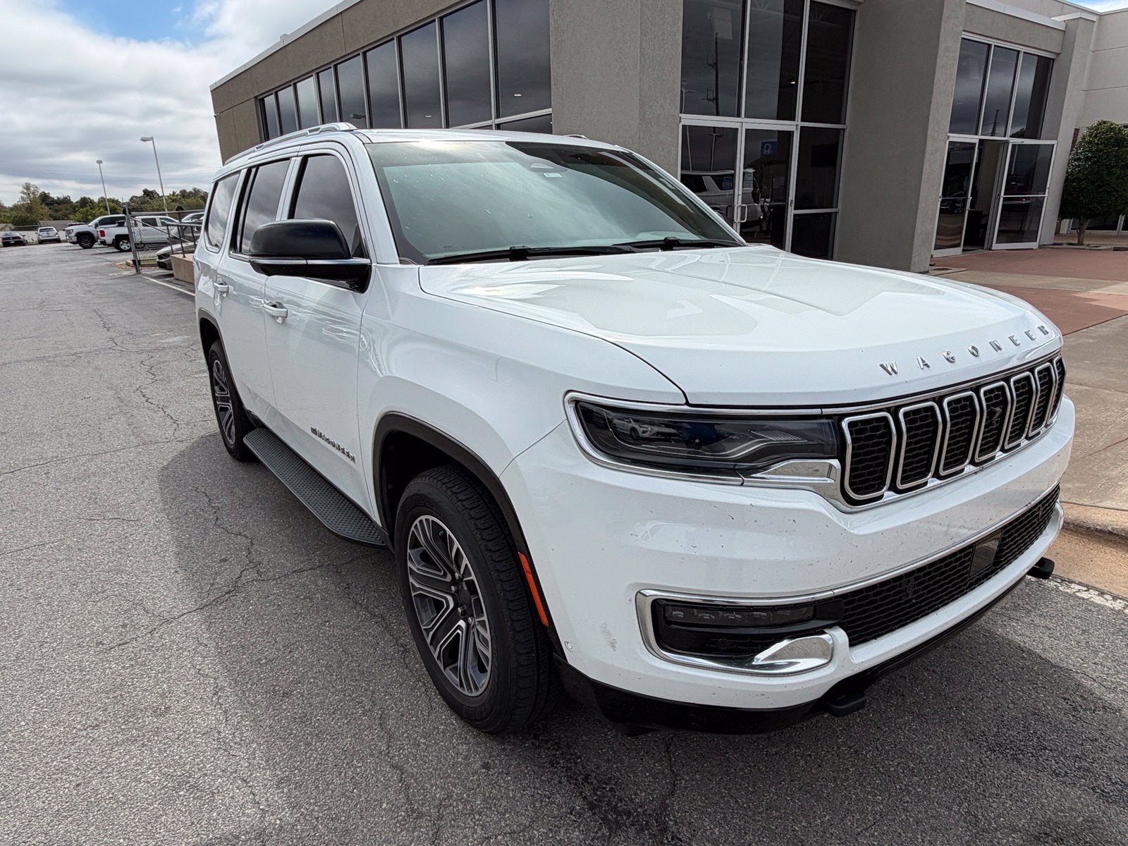 2023 Jeep Wagoneer Base