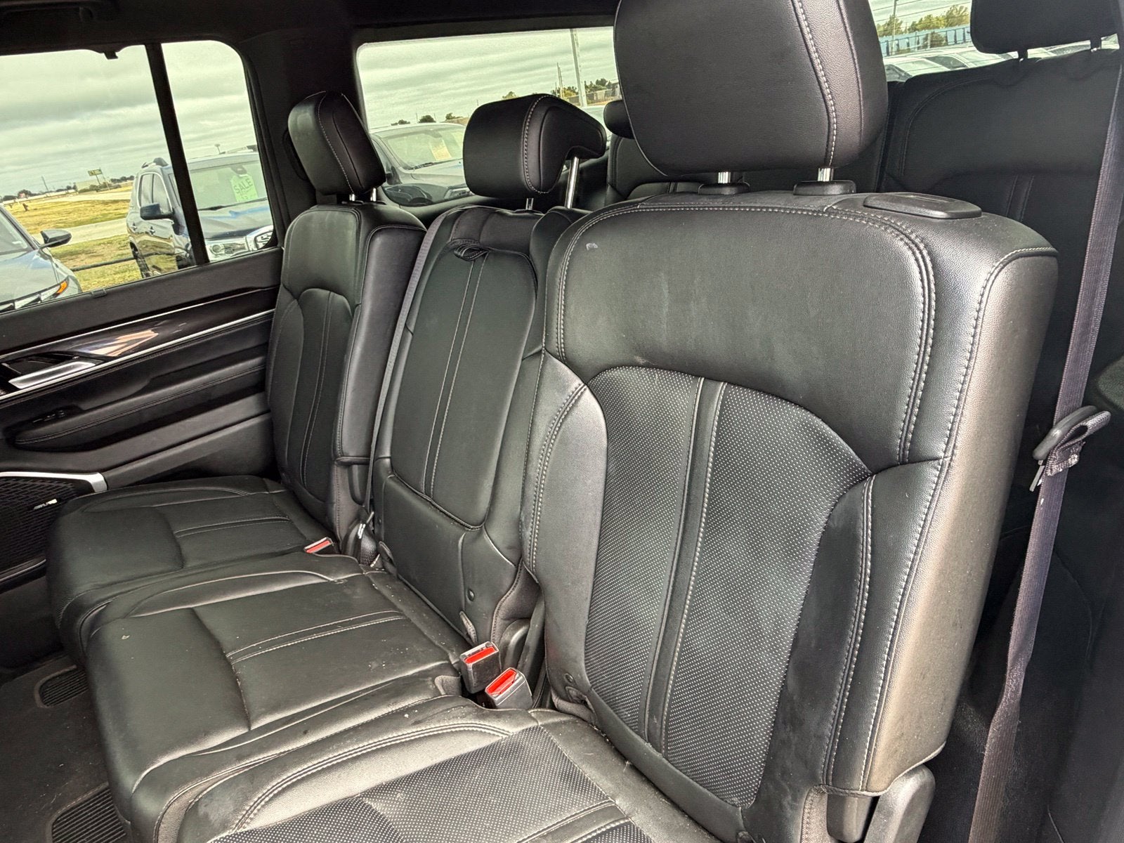 2023 Jeep Wagoneer Base