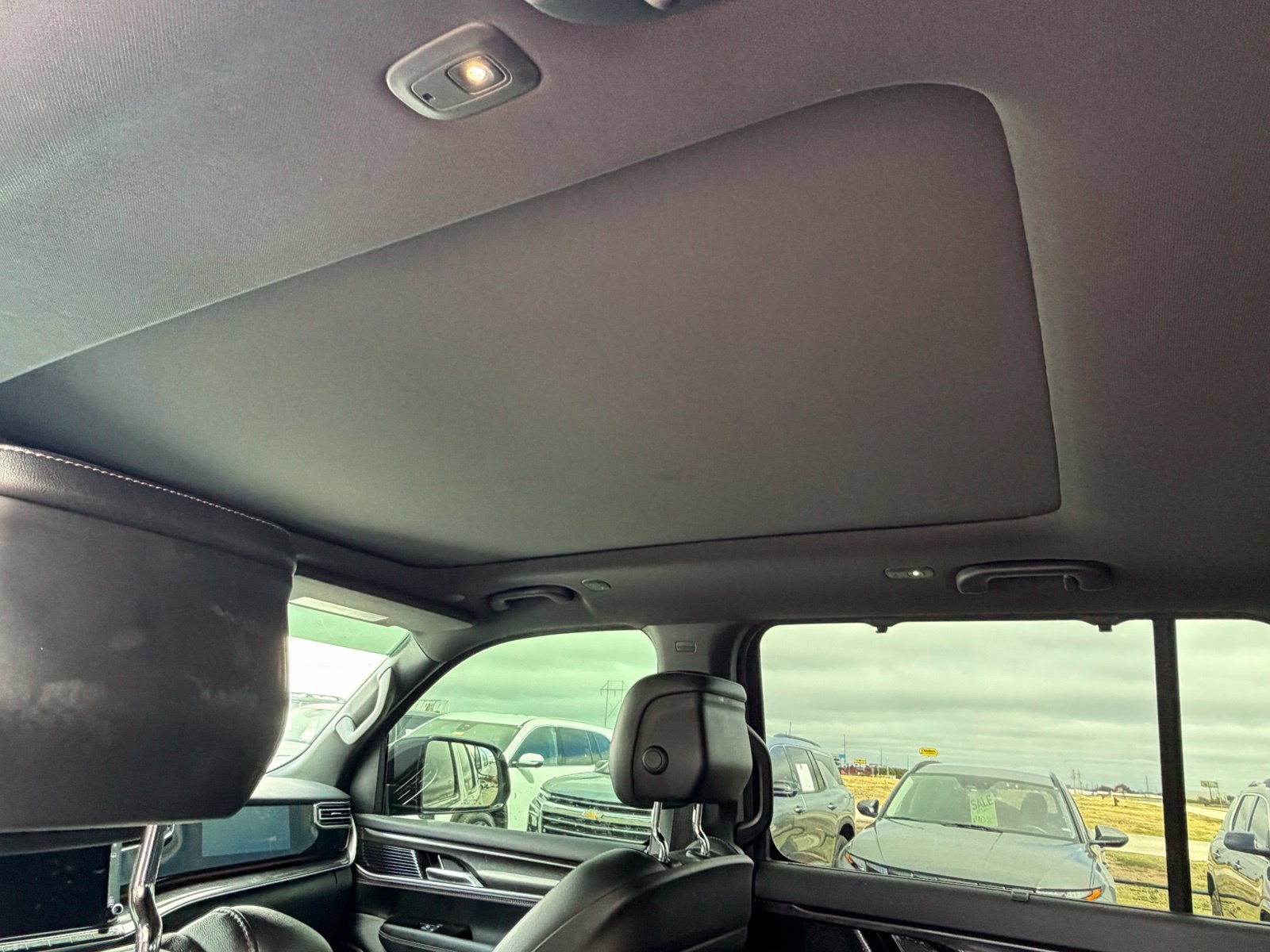 2023 Jeep Wagoneer Base
