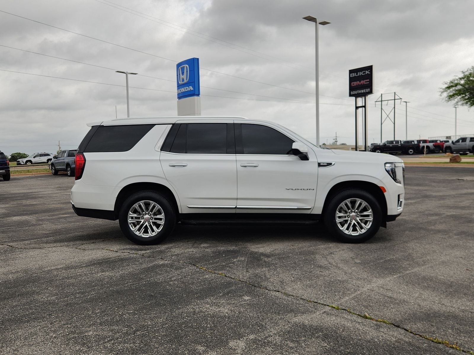 2024 GMC Yukon SLT
