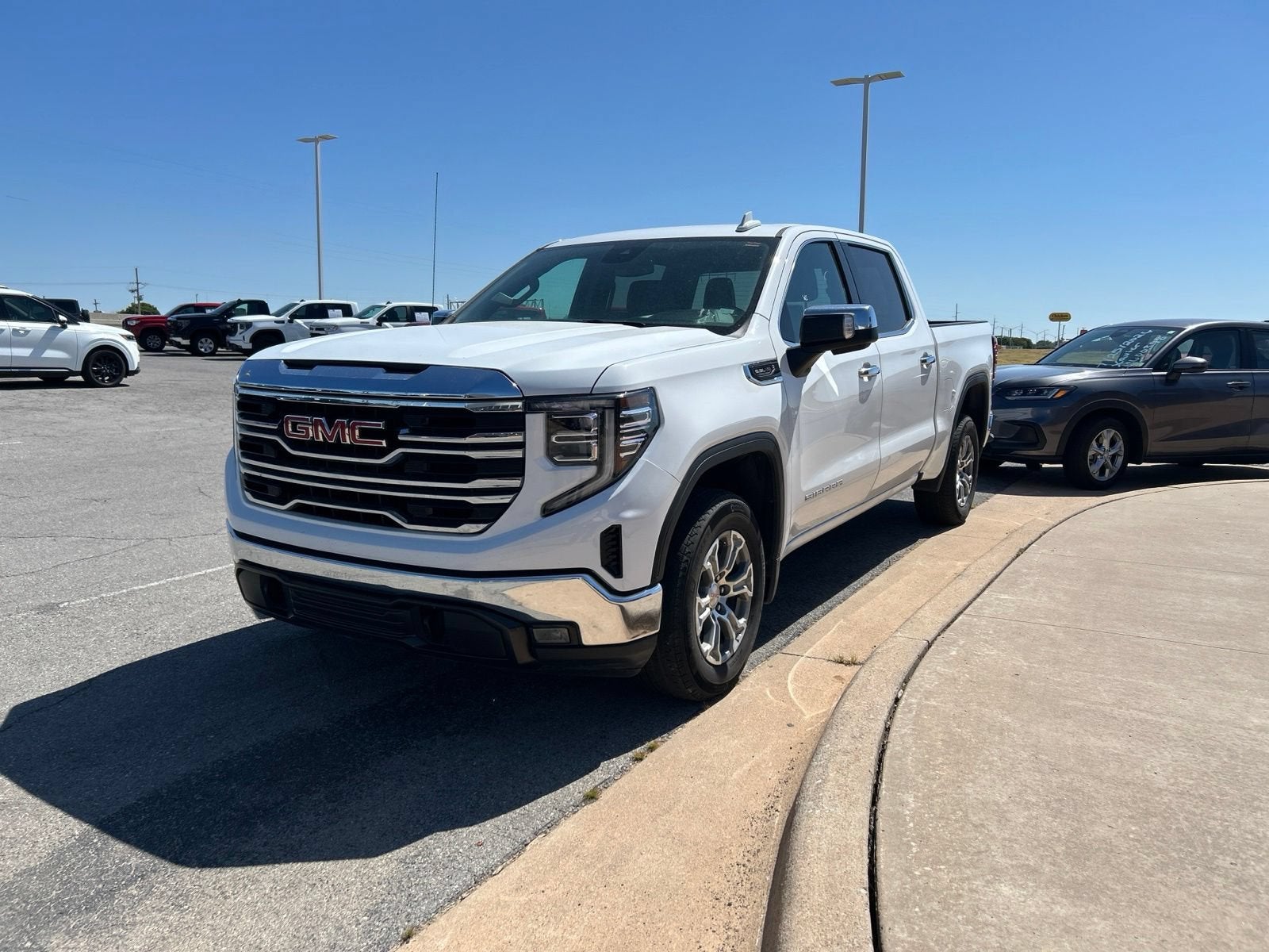 2025 GMC Sierra 1500 SLT