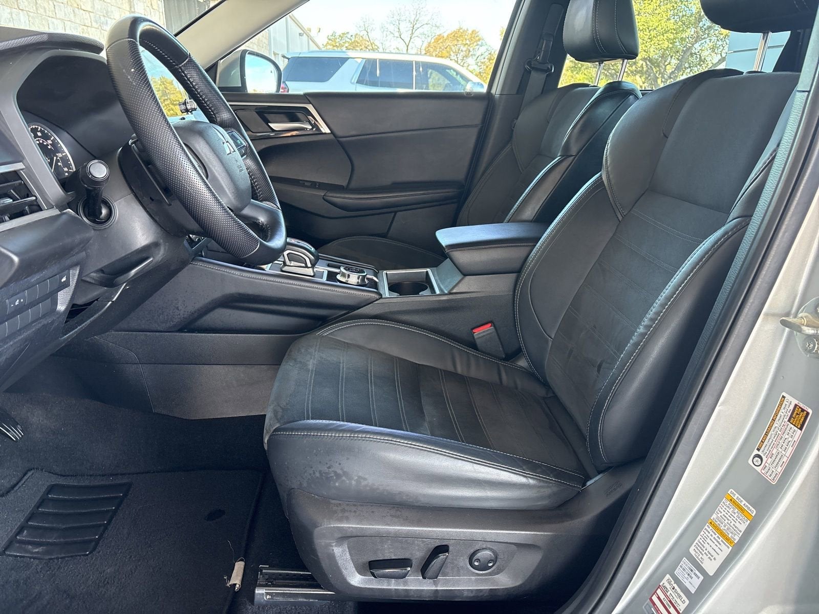 2023 Mitsubishi Outlander SE