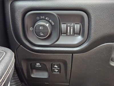 2019 RAM 1500 Laramie Crew Cab 4x4 5'7" Box