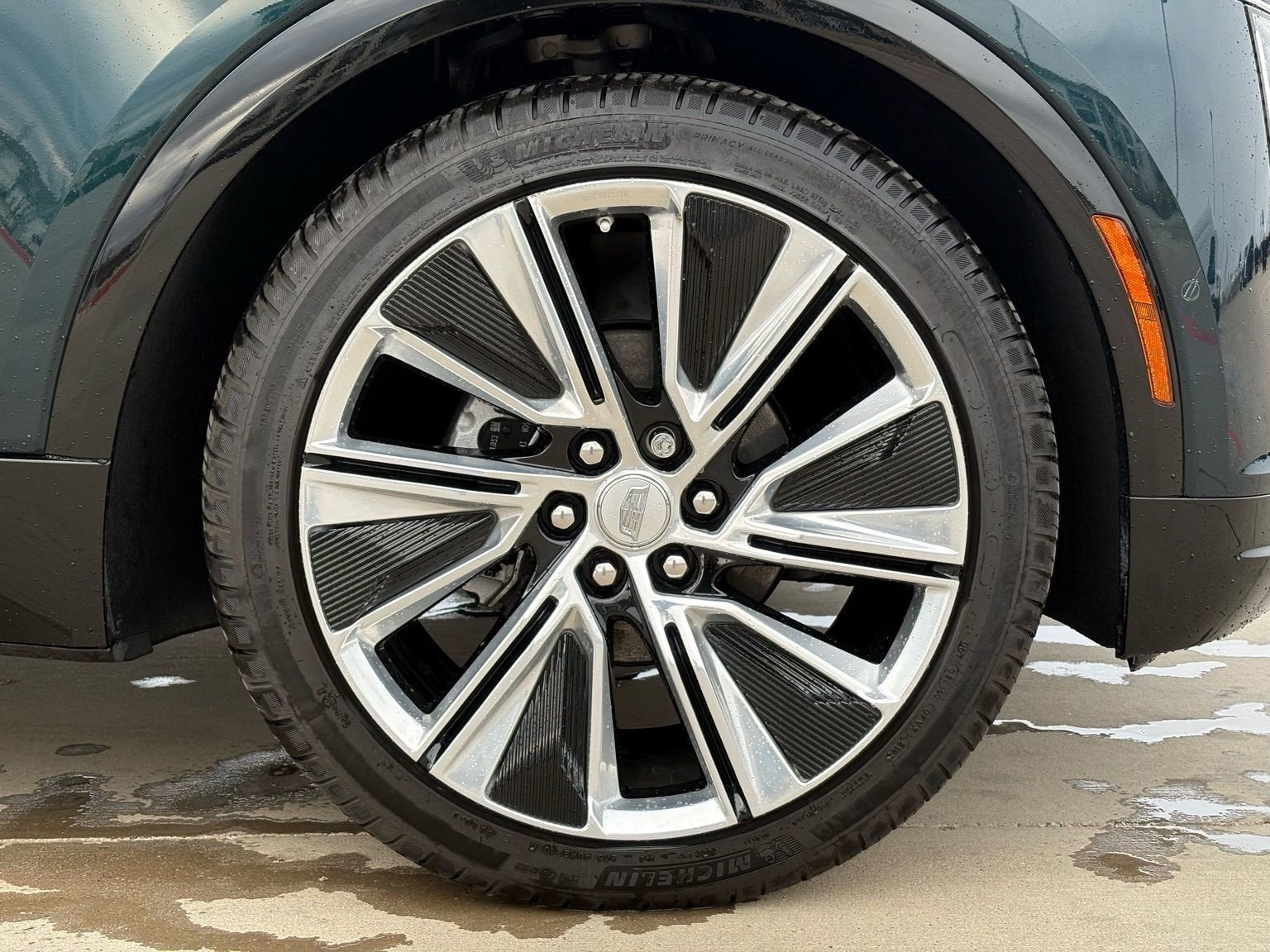 2024 Cadillac LYRIQ Luxury 3