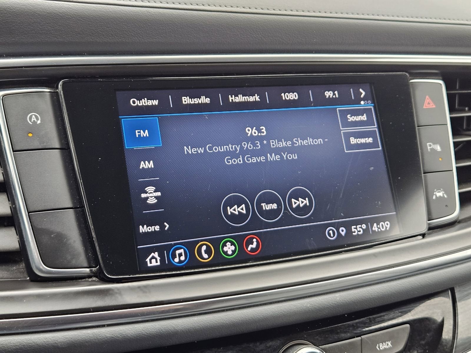 2023 Buick Enclave Essence