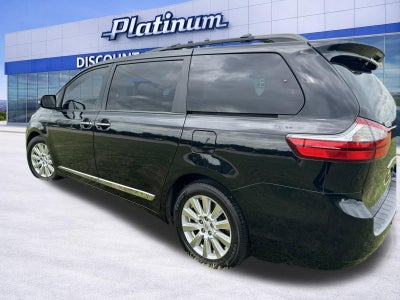 2017 Toyota Sienna XLE Auto Access Seat