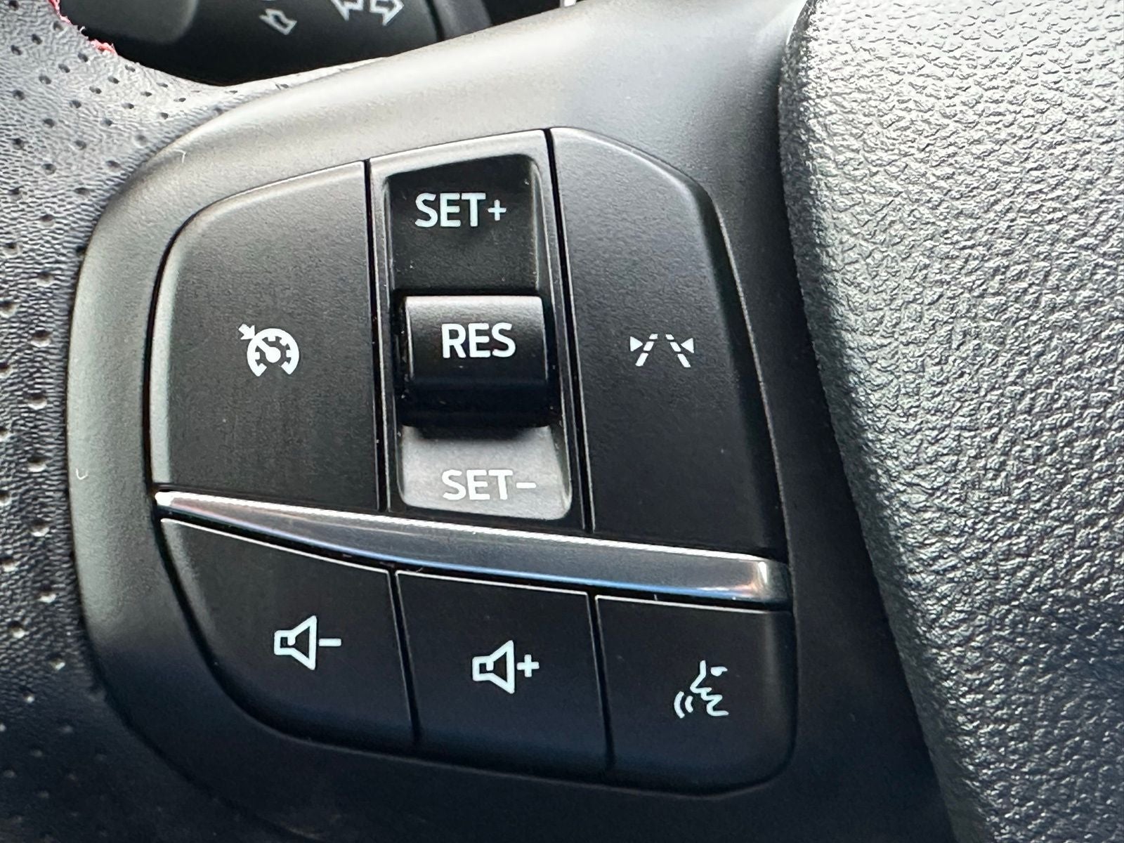 2025 Ford Escape Hybrid ST-Line