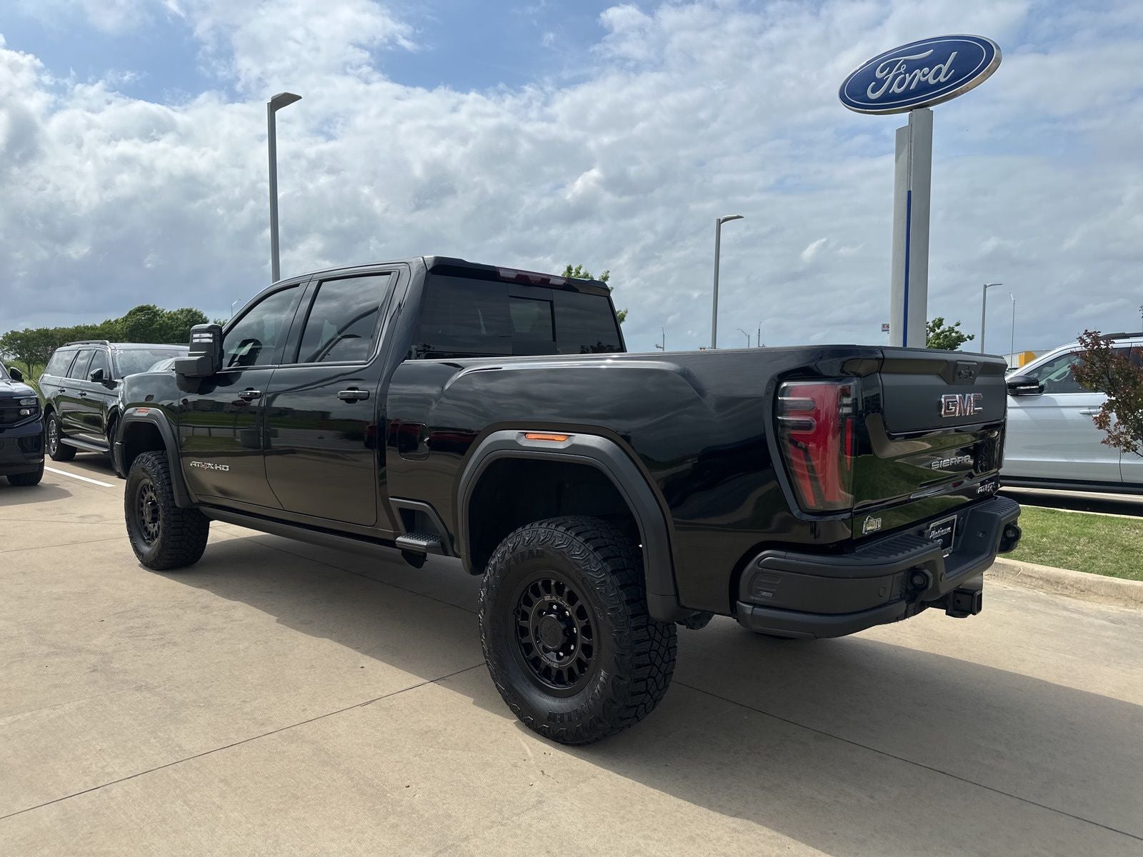 2024 GMC Sierra 2500HD AT4X AEV Edition