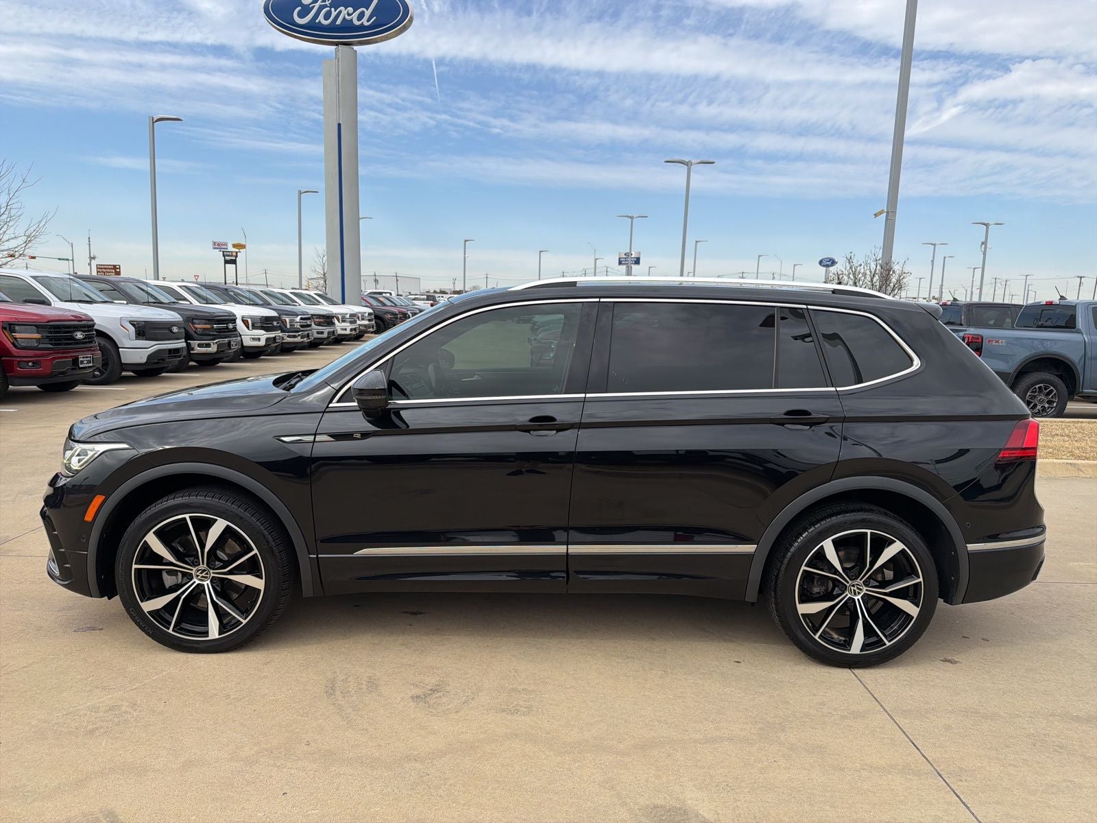 2022 Volkswagen Tiguan 2.0T SEL R-Line