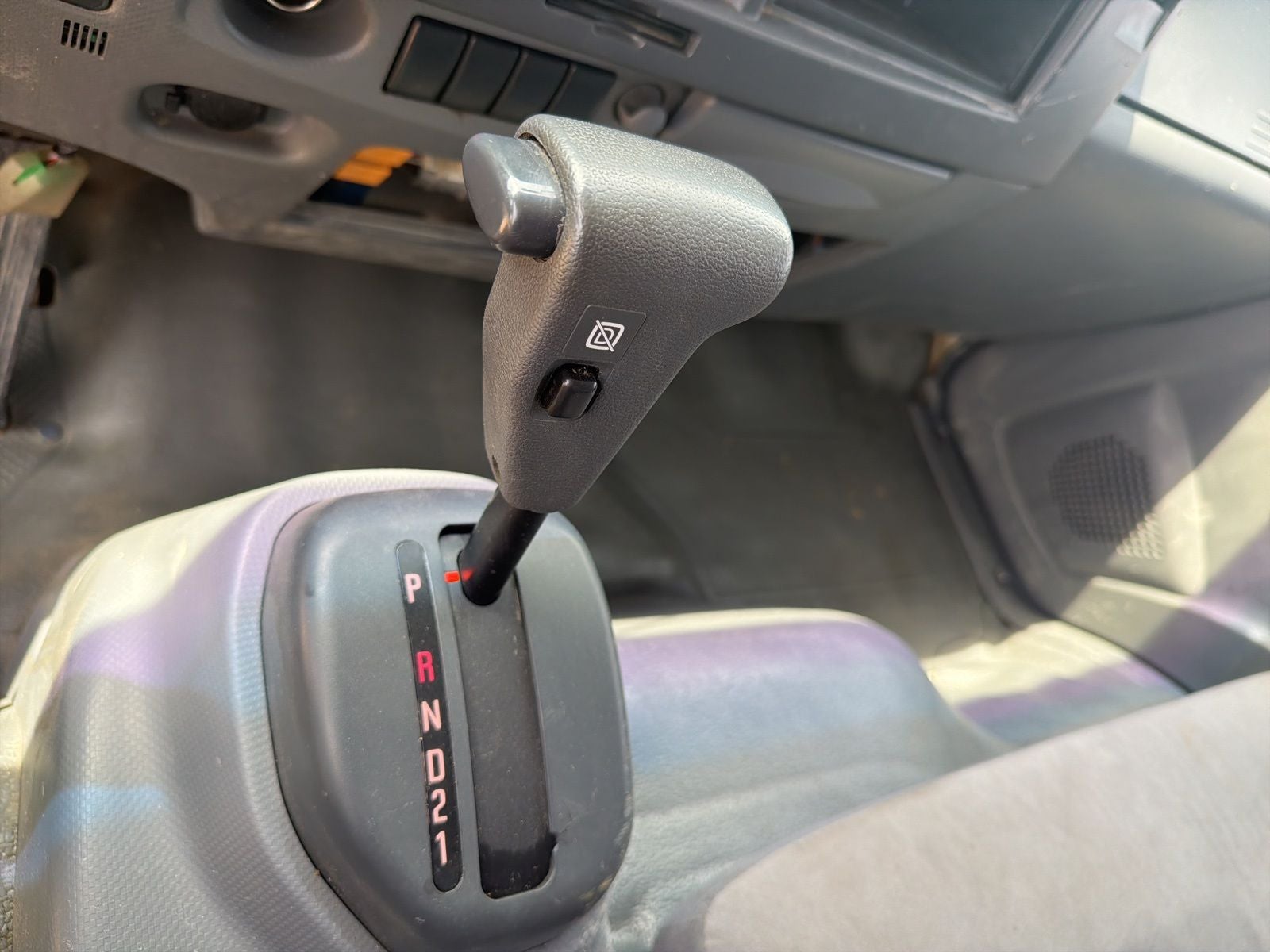 2015 Isuzu NPR Flat Lift