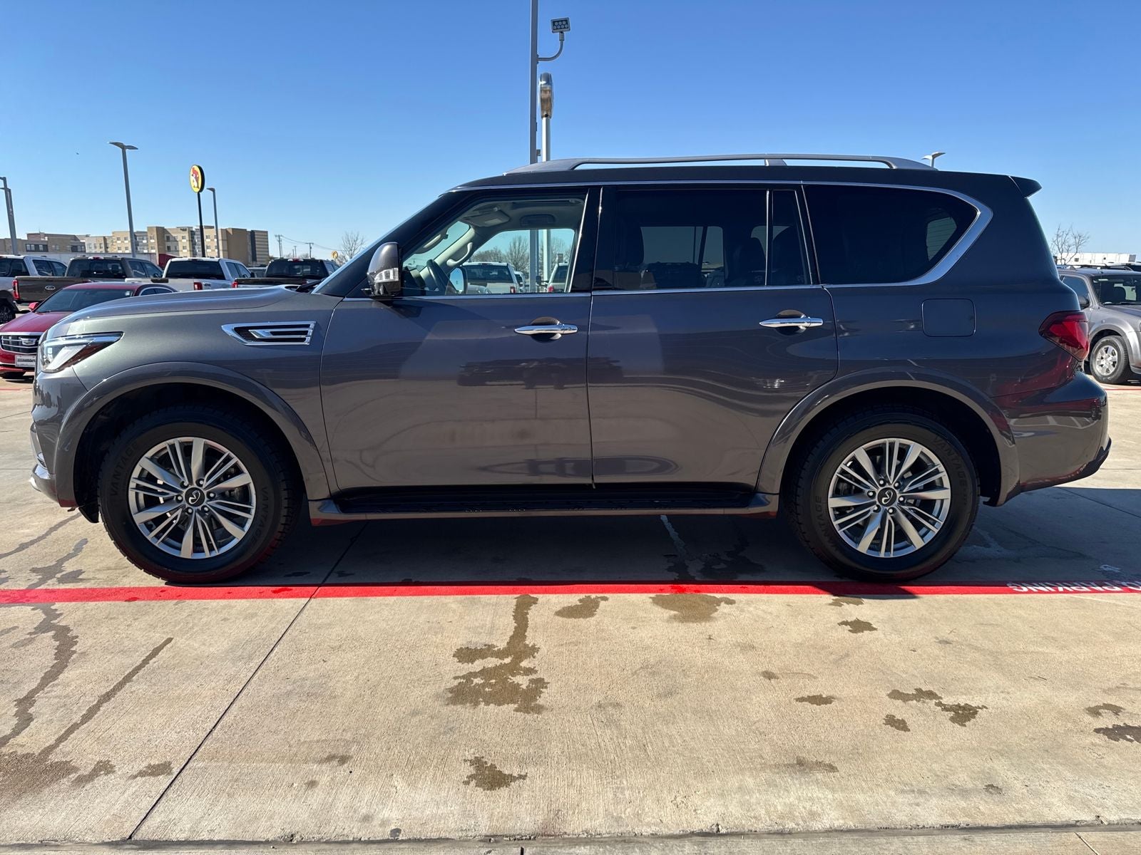 2024 INFINITI QX80 LUXE